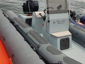 Alquiler de Embarcación a Motor con título Astec 600 (115 cv | 8 pax) en la Ría de Vigo.