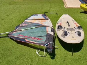 Alquiler de Neopreno y equipo de Windsurf