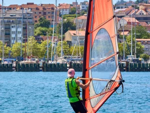 Curso de Windsurf en la Ría de Pontevedra, Galicia