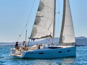 Alquiler de Velero con patrón en la Ría de Vigo, Galicia
